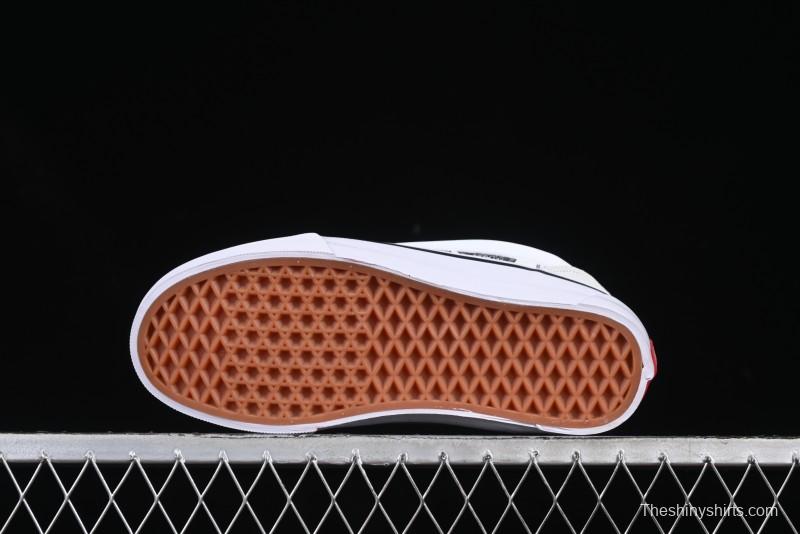 Vans Knu Skool Low-Top Retro Chunky Sneakers with Oversized Logo - VN000CS0239