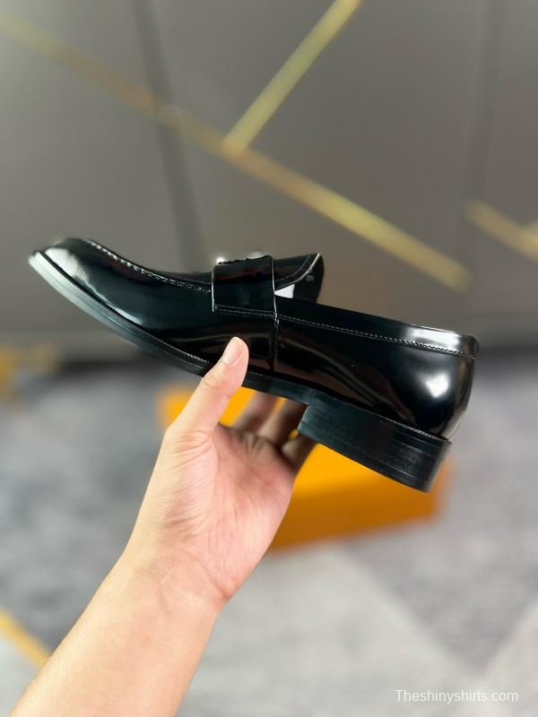2024 Men Louis Vuitton Black Leather Loafer MJ00290